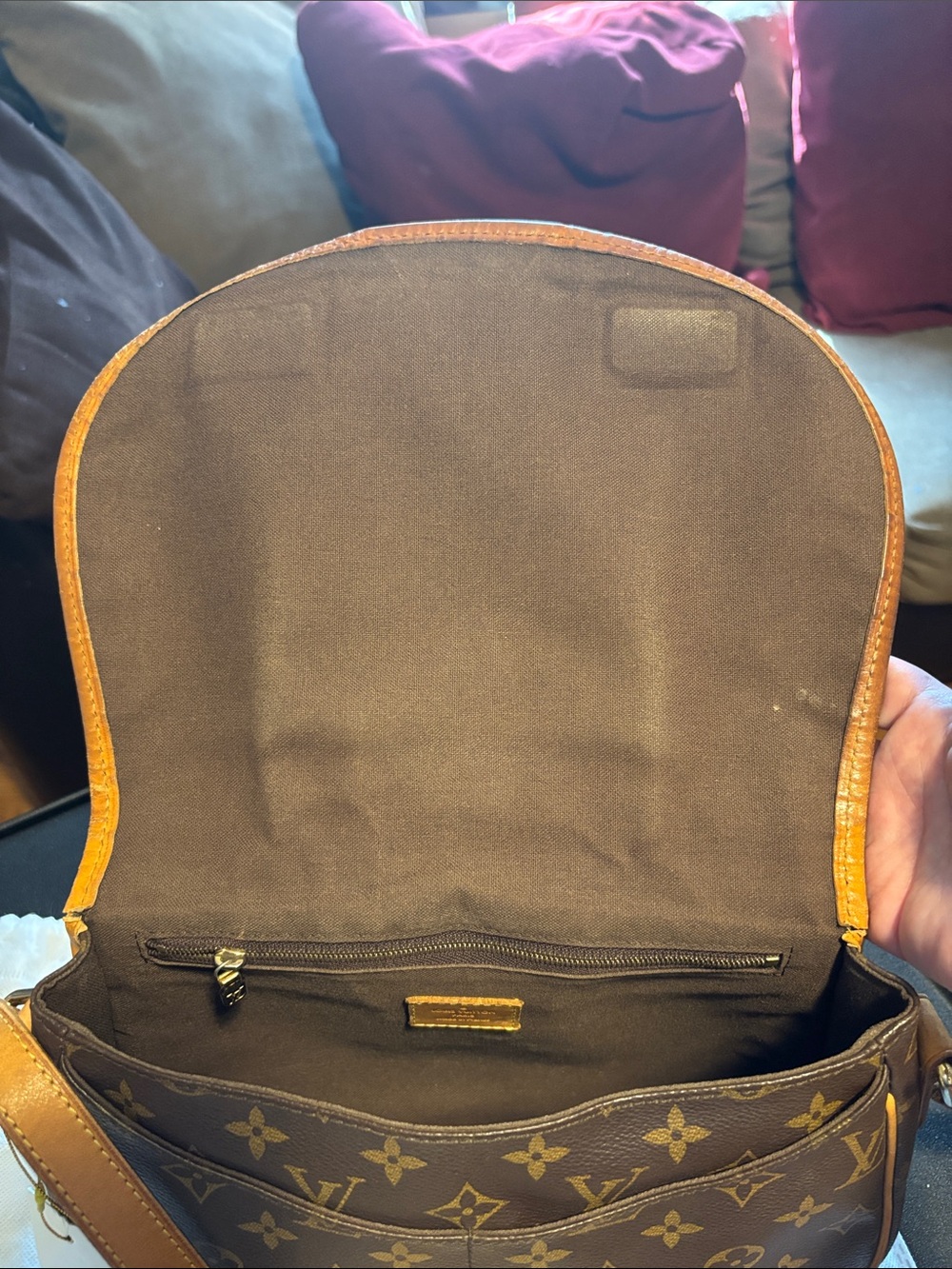 Louis Vuitton Monogram
Menilmontant Shoulder/Crossbody.
COA/ LV dust bag - Picture 8 of 17